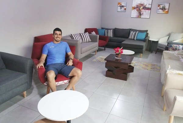Crónica / YIMMY Y LA FÁBRICA DE MUEBLES