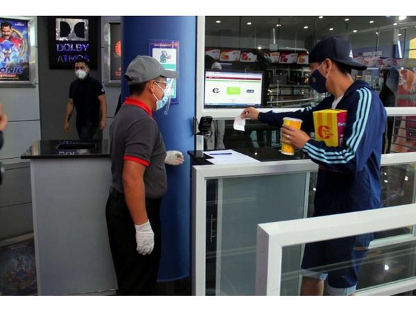 Uruguay reabre cines y Brasil supera 4 millones de casos