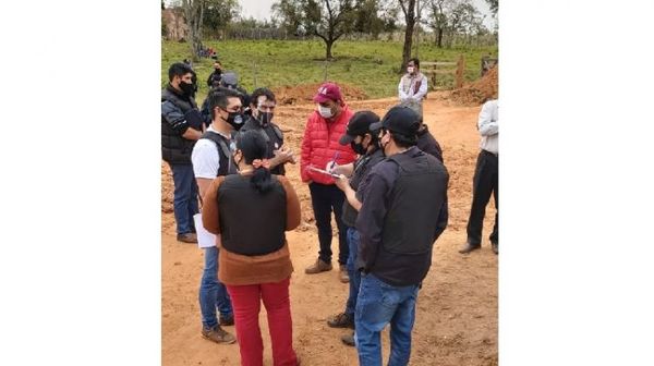 Denuncian que turba que atropelló propiedad en Paso Yobai fue encabezada por intendente