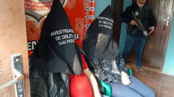 Detienen a pareja buscada por supuesto narcotráfico y sicariato