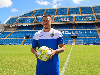 Carlos Acuña es refuerzo del Hércules