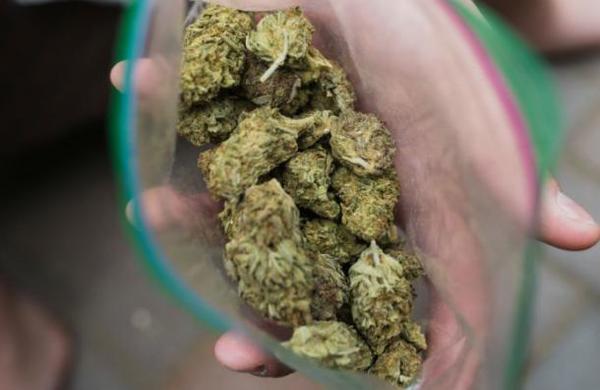 ¿Qué hay detrás de la 'lluvia' de bolsas de marihuana en Tel Aviv? - SNT