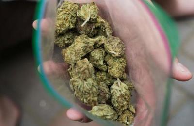 ¿Qué hay detrás de la 'lluvia' de bolsas de marihuana en Tel Aviv? - C9N