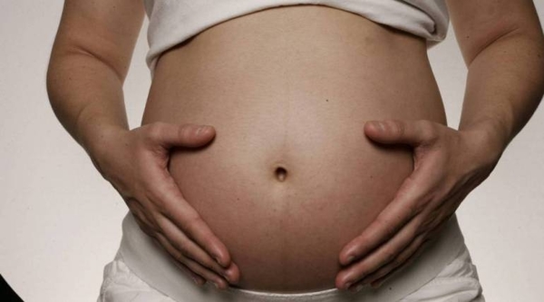 HOY / Salud lanza campaña "CUIDÁnos" para embarazadas y sus familias