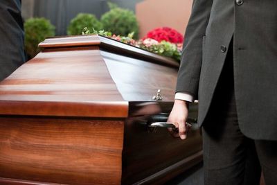 Clausuran funeraria que había retenido un cadáver por supuesta deuda - Nacionales - ABC Color