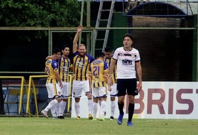 Caso Pitta: Luqueño pide 'respeto'; agente del jugador lleva dinero de la cláusula a la APF