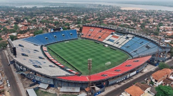 Vuelve a rodar el balón en el estadio Defensores del Chaco luego de 9 meses