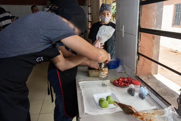 Adolescentes en CEILE fabrican confitería para autoconsumo » Ñanduti