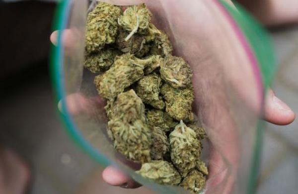 ¿Qué hay detrás de la 'lluvia' de bolsas de marihuana en Tel Aviv? - C9N