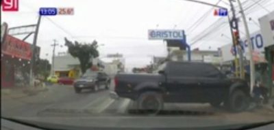 Imprudencia sobre el volante causa accidente | Noticias Paraguay