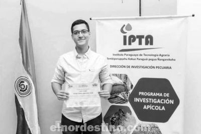 Joven compatriota de tan sólo veinticutro años ya culminó tres carreras universitarias y va por su cuarto título
