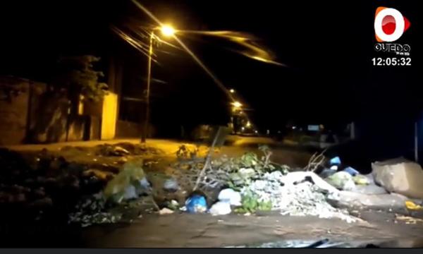 Arrojaron basura frente al Cementerio de Coronel Oviedo – Prensa 5