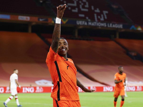 Holanda se desquita de la marcha de Koeman con una victoria