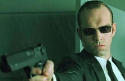 Hugo Weaving revela que Lana Wachowski no lo quiso en 'Matrix 4' - C9N