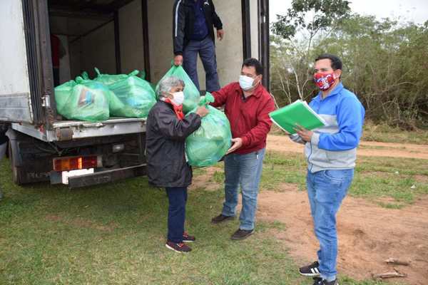 Familias vulnerables de Puerto Carrizal-Itapúa reciben kits de alimentos - Digital Misiones