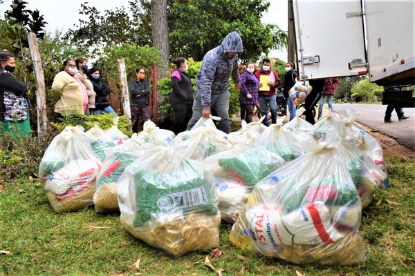 GOBIERNO ENTREGA KITS DE ALIMENTOS A 377 FAMILIAS DE SAN COSME, ITAPÚA