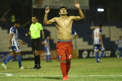 Marcelo González le da el triunfo al Kelito