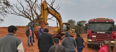 HOY / Denuncian a intendente por encabezar turba que atropelló una propiedad en Paso Yobái
