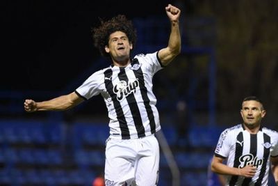 Libertad golpea la mesa con goleada a Sol de América