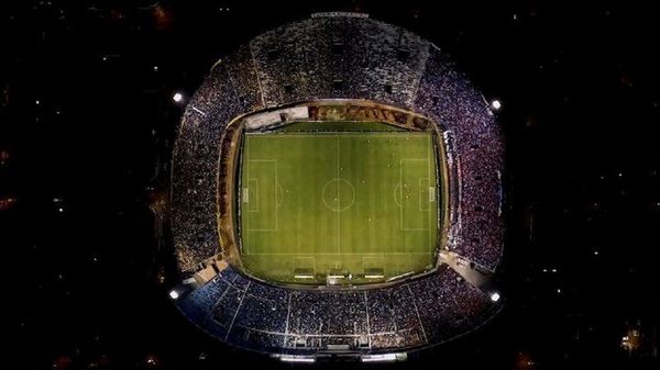 Video: Su majestad el fútbol vuelve al mítico Defensores del Chaco