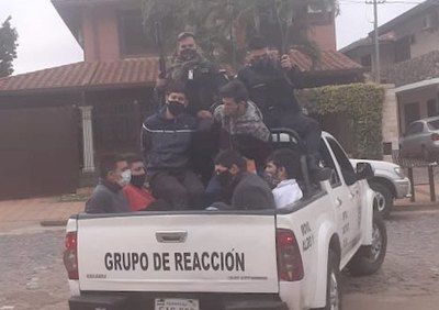 Crónica / Vecinos “chismosos” frenan aglomeraciones