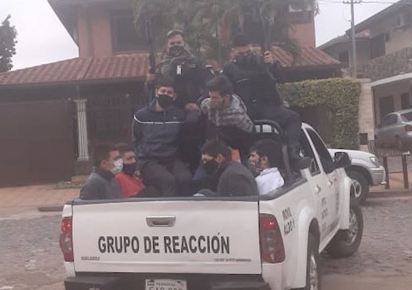 Crónica / Vecinos “chismosos” frenan aglomeraciones