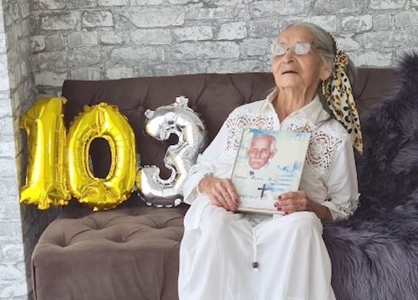 Crónica / Vieja ¡tu abuela!: Miss Primavera celebró 103
