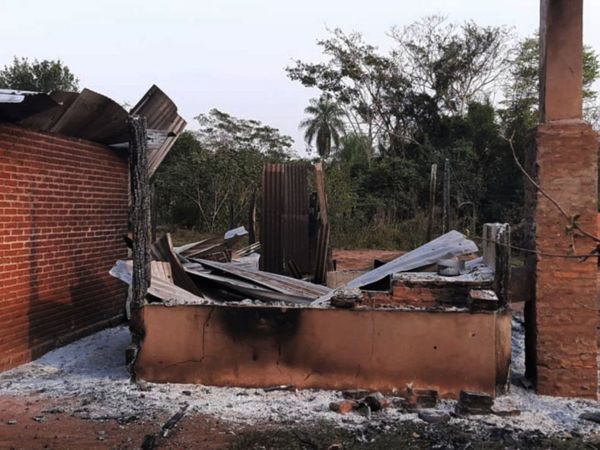 Como desafiando al Gobierno, grupo armado quema estancia en Yby Yaú