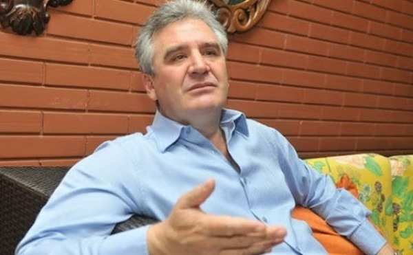 Sigue la polémica por título de abogado de Hernán Rivas