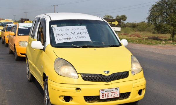 Conflicto con motivación política entre taxistas
