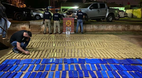 Incautan cerca de una tonelada de marihuana que era transportada en una camioneta - Noticiero Paraguay