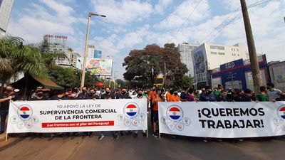 Comerciantes se movilizan en CDE - ABC en el Este - ABC Color