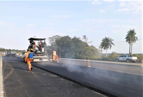 Obras de duplicación suman 40 km de pavimentación nueva en ruta 2