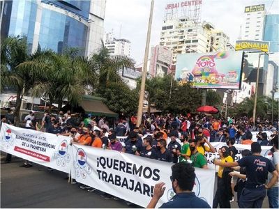 Comerciantes y trabajadores de CDE piden reabrir la frontera