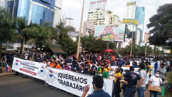 Comerciantes y trabajadores de CDE piden reabrir la frontera