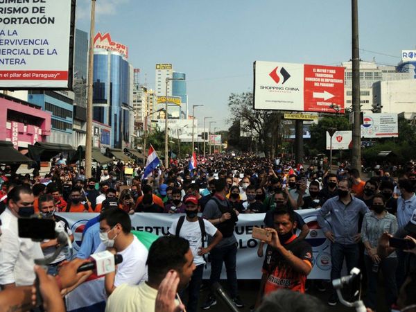 Miles exigieron la apertura de la frontera en Ciudad del Este