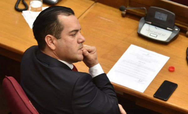 HOY / Respetarán proceso, pero respaldan pedido de pérdida de investidura