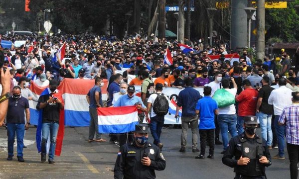 El Este se manifiesta y exige apertura de puente