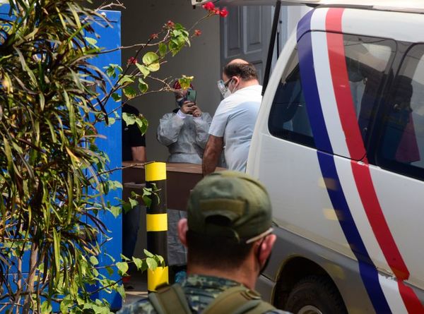 Restos de niñas fallecidas tras enfrentamiento llegan a Asunción  - Nacionales - ABC Color