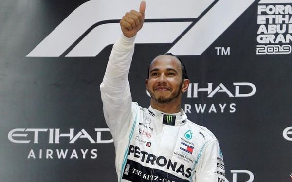 Hamilton logra la pole en Monza escoltado por su compañero Bottas