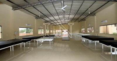 La Nación / A puro pulmón, pobladores construyen y equipan pabellón de contingencia