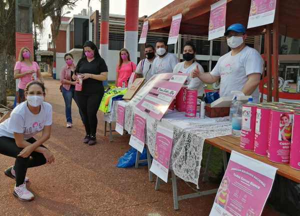 CONTINÚA 'TODOS SOMOS BIANCA' FRENTE A LA MUNICIPALIDAD