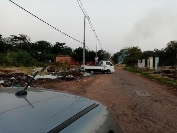 Fueron sorprendidos tirando basura en la vía pública » San Lorenzo PY