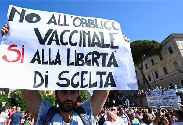 Manifestación en Roma, contra las mascarillas y las vacunas