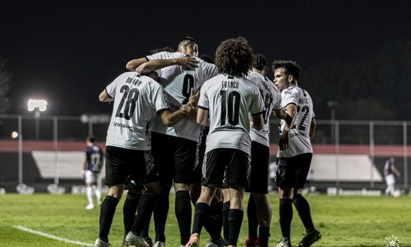 Libertad no afloja y golea en La Huerta