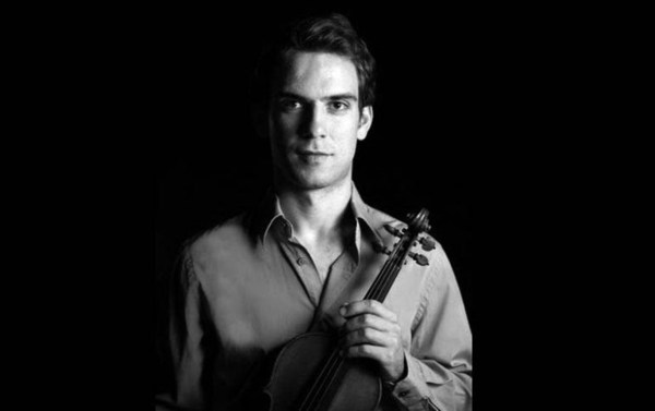 Violinista húngaro con la OSCA - ADN Paraguayo