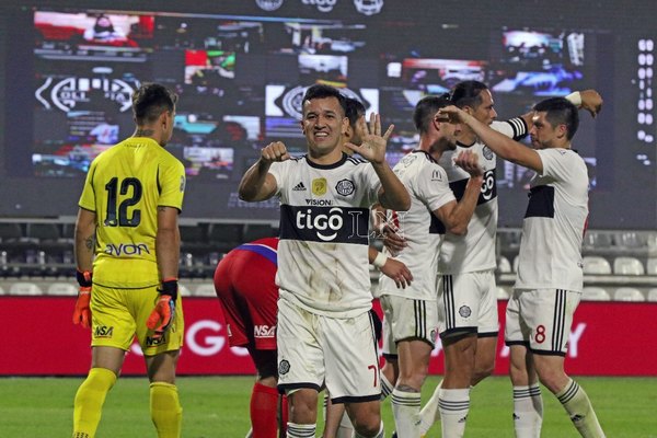 Olimpia también golea y se mantiene expectante