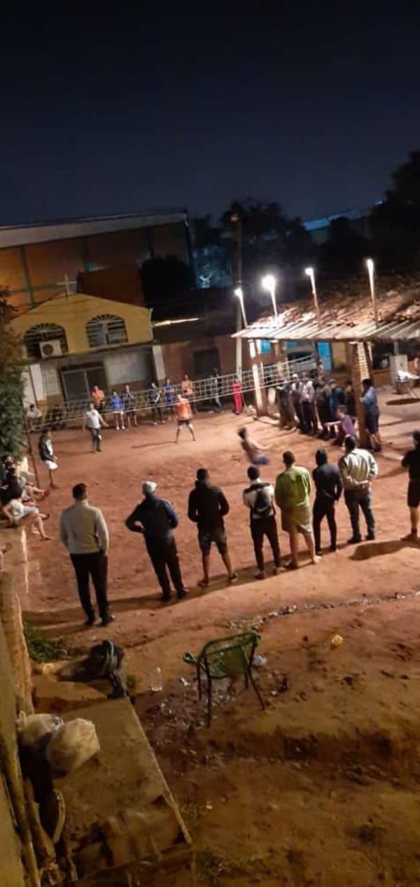Piki vóley en Puerto Pabla ante vista gorda de la Policía - Nacionales - ABC Color