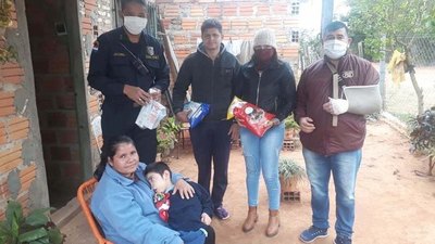 Crónica / Vecinos juntan leche y pañales para un niñito