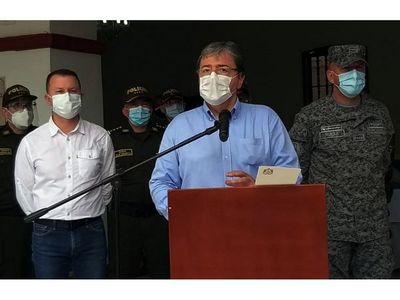 Colombia,    con triple asesinato, supera el centenar de muertos